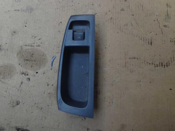 BOUTON LEVE VITRE VW FOX 5Z ( COTE PASSAGER ) - Vue 1